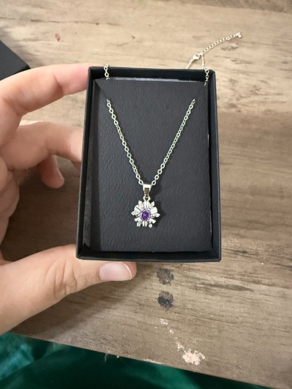 NWOT Jewelry in Candles Purple Flower Pendant Necklace 💜